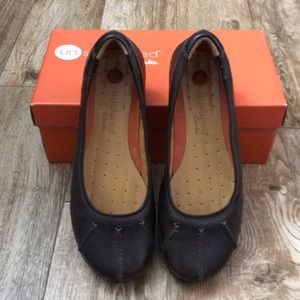 Clarks unstructured flats